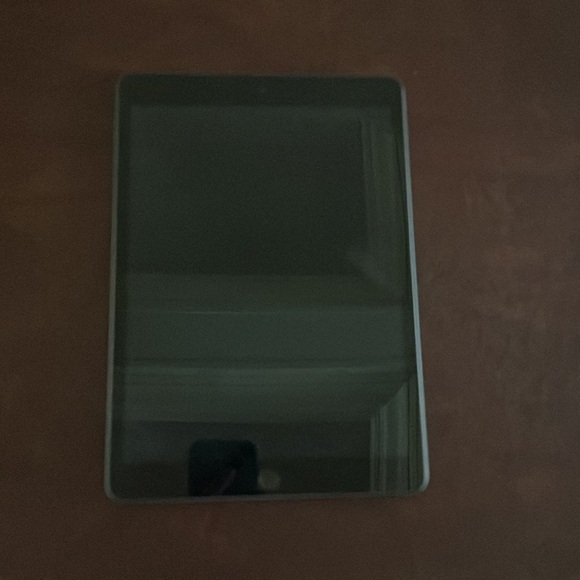 Apple IPad 7th Generation - Picture 4 of 6